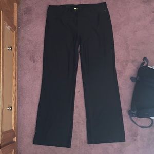black yoga pants
